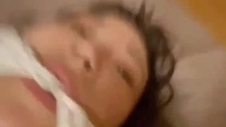 Jade Niles的大胸部在牛仔姿势中弹跳