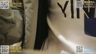 海底总动员2:多莉去哪儿 电影嫂子的骚逼被摸的不停喷水，叫声淫荡，想不想操她呢