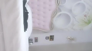 300MAAN-844 【止まらん潮吹き！誕生日ガールにセックス☆バースデー】笑顔がキュートなおねだり娘！感度↑