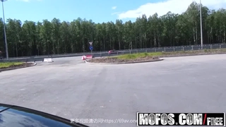 ?? [Uncensored] 你的共享女优，两个骚逼全程露脸被小哥蹂躏，躺在床边被小哥疯狂草嘴深喉，轮草骚穴电钻玩逼