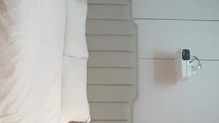 骚妻还没脱光就迫不及待的坐上去了